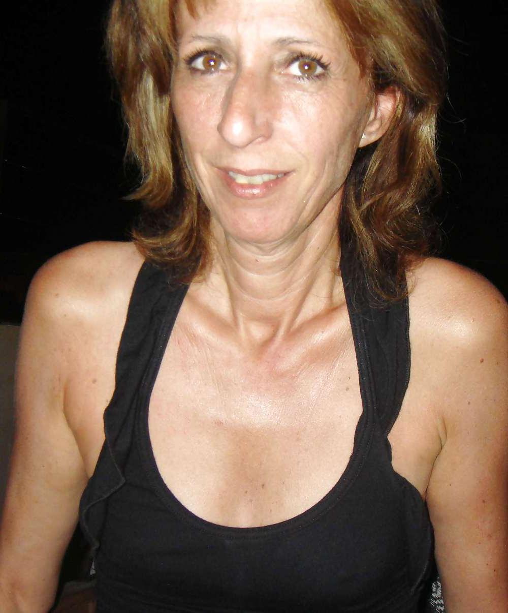 25P Hot Amateur MILF 5