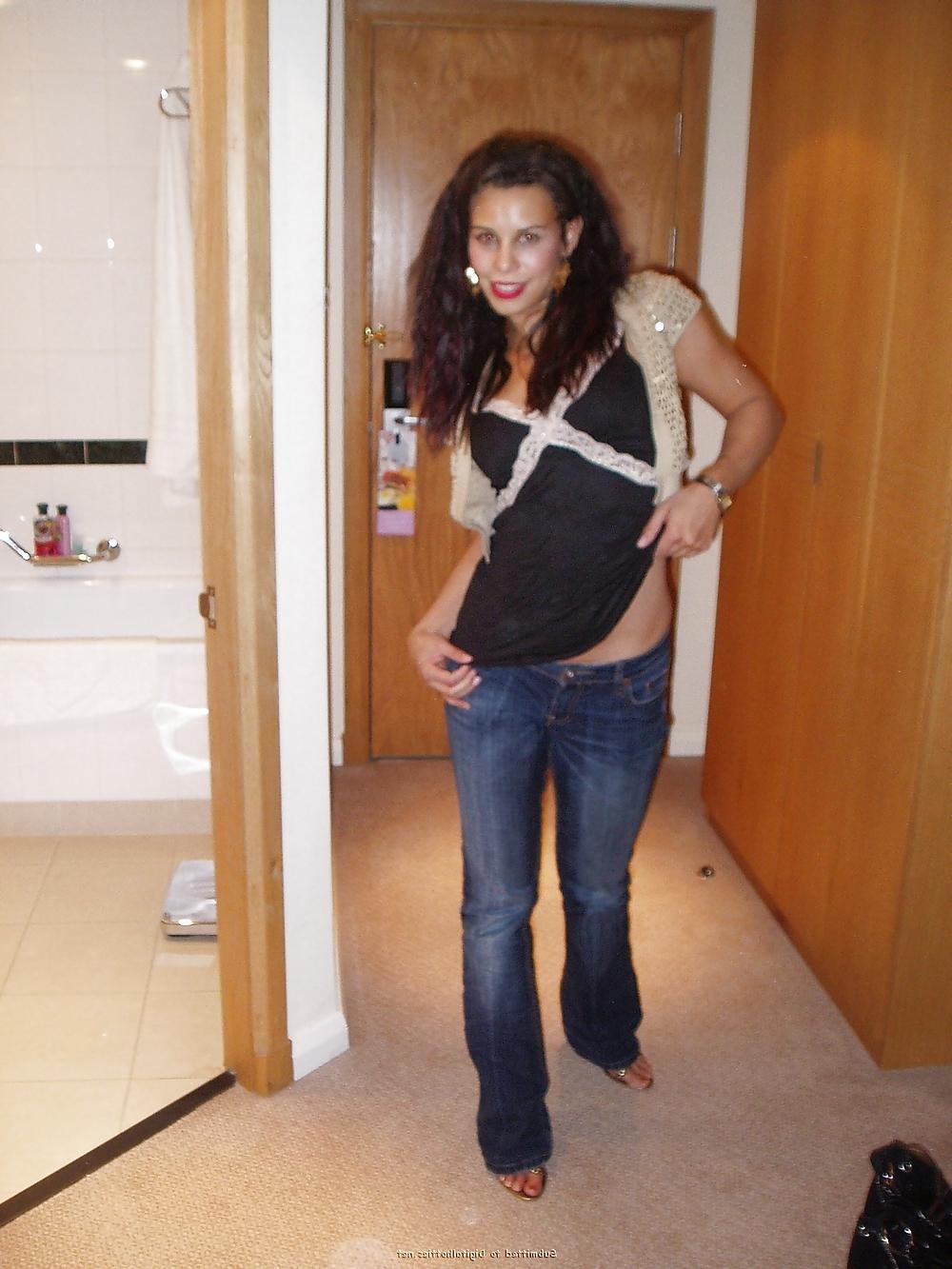 18P Pretty & Young Amateur Milf 