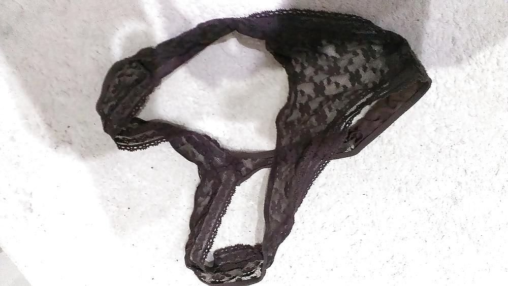 25P Amateur milf. nice ass and body?