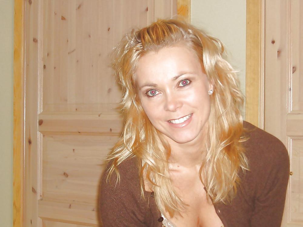 21P Amateur Bimbo MILF