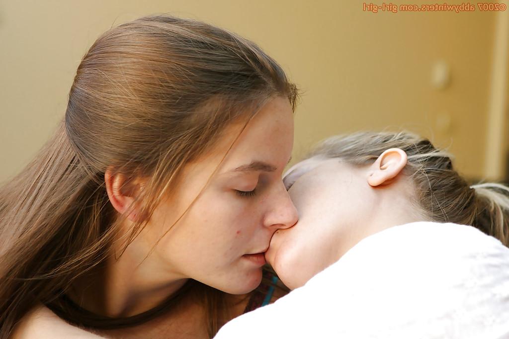 16P Hot lesbian chicks Phoenix and Sahara lick clits and finger pussies