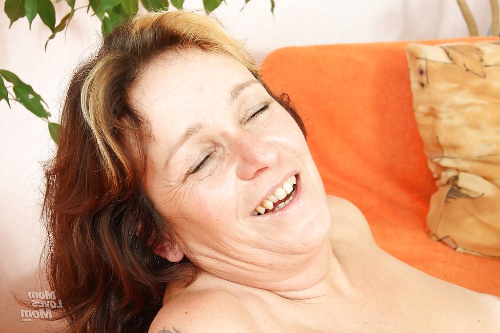 16P Mature lesbian moms in nylons insert double dildo into hairy vaginas