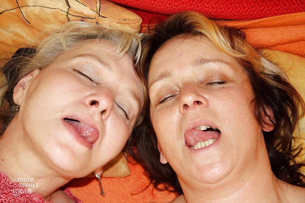 16P Mature lesbian moms in nylons insert double dildo into hairy vaginas