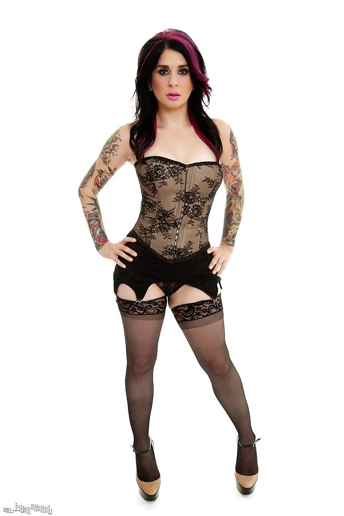 16P Witty and smart amateur milf Joanna Angel fishes for mackerel
