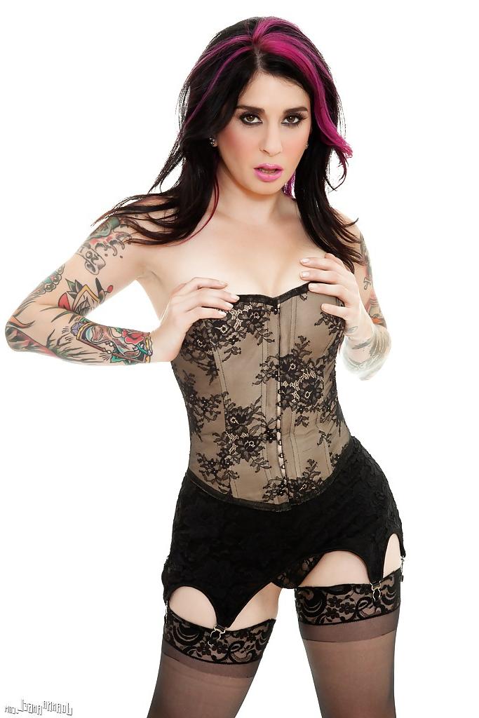 16P Witty and smart amateur milf Joanna Angel fishes for mackerel
