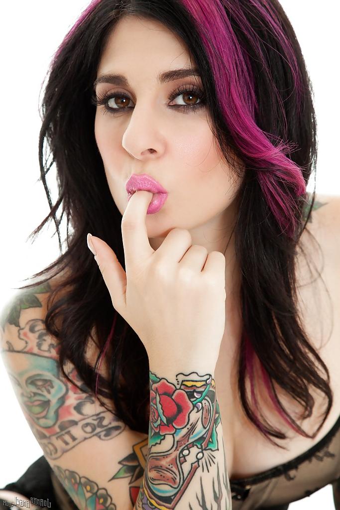 16P Witty and smart amateur milf Joanna Angel fishes for mackerel