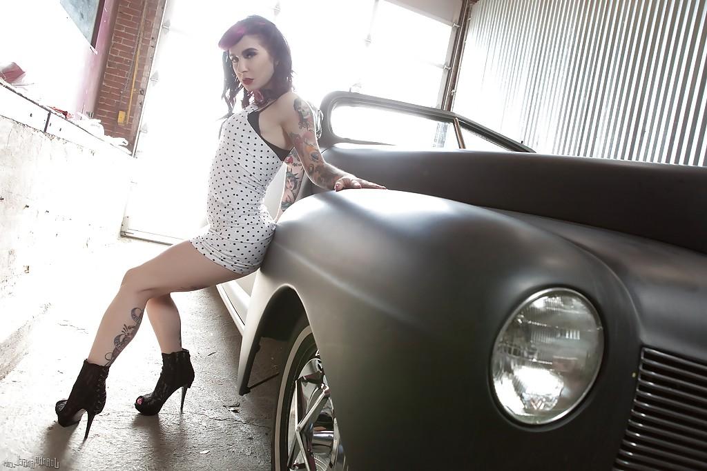 12P Tattooed amateur milf Joanna Angel is doing the best she can