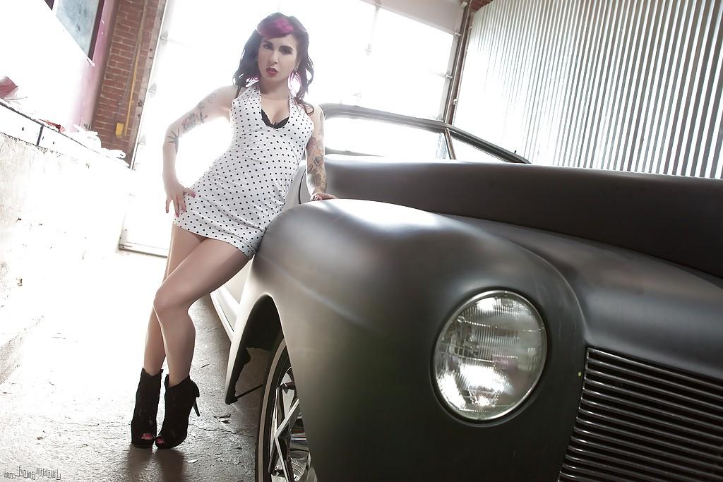 12P Tattooed amateur milf Joanna Angel is doing the best she can