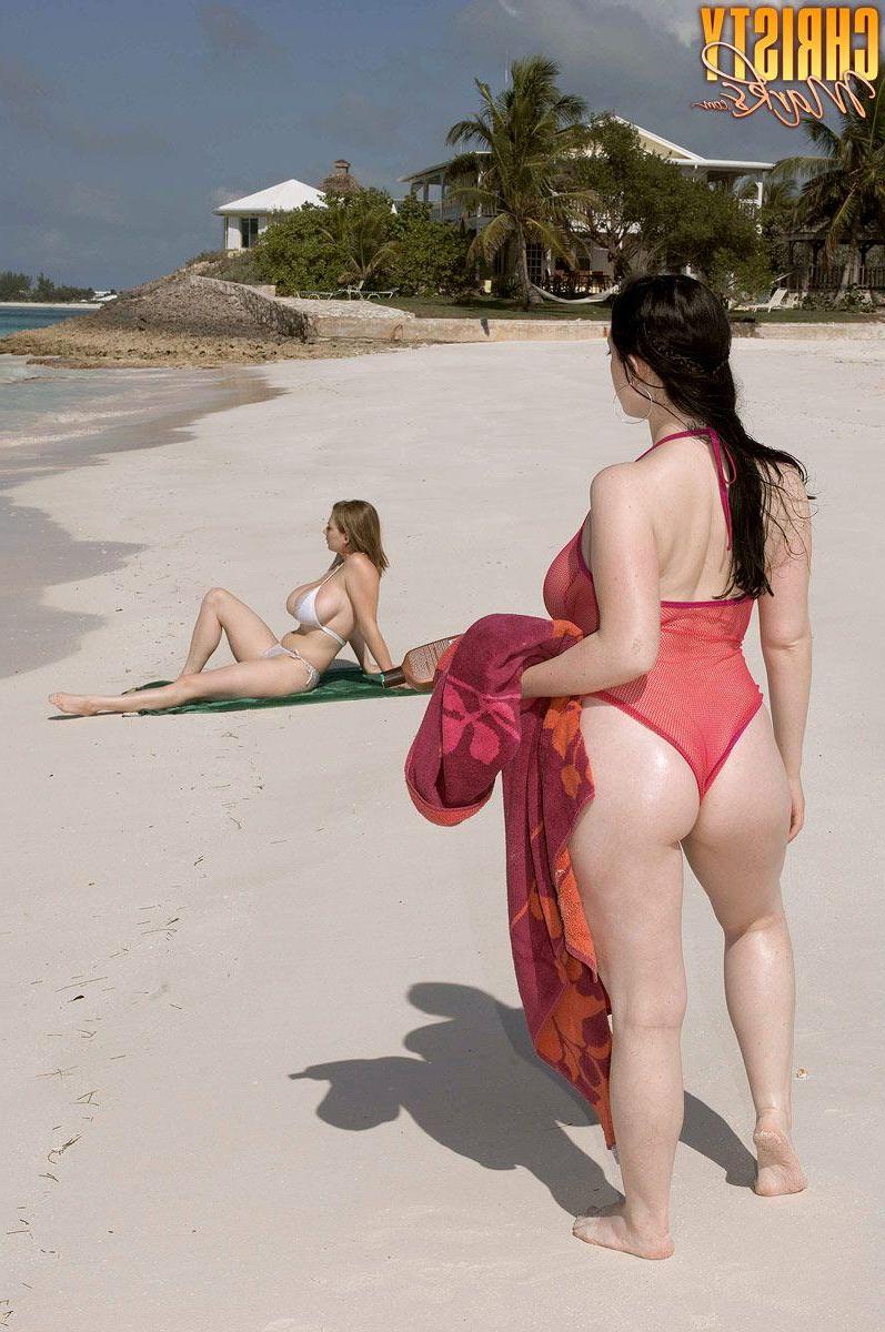 16P Pictures of Christy Marks enjoying some hot busty lesbian sex