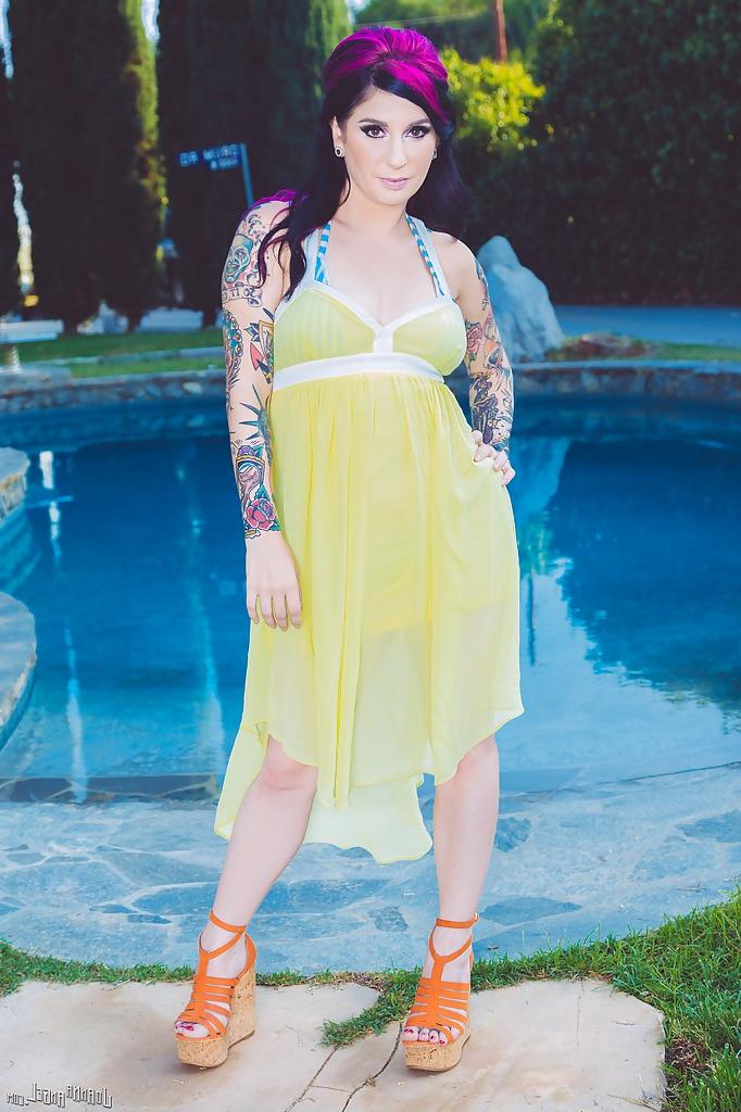 16P Amateur milf Joanna Angel is showing off her tits over swimming pool