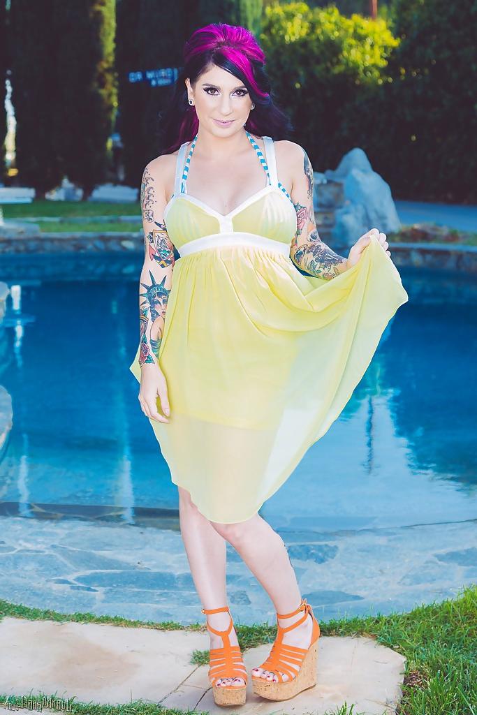 16P Amateur milf Joanna Angel is showing off her tits over swimming pool