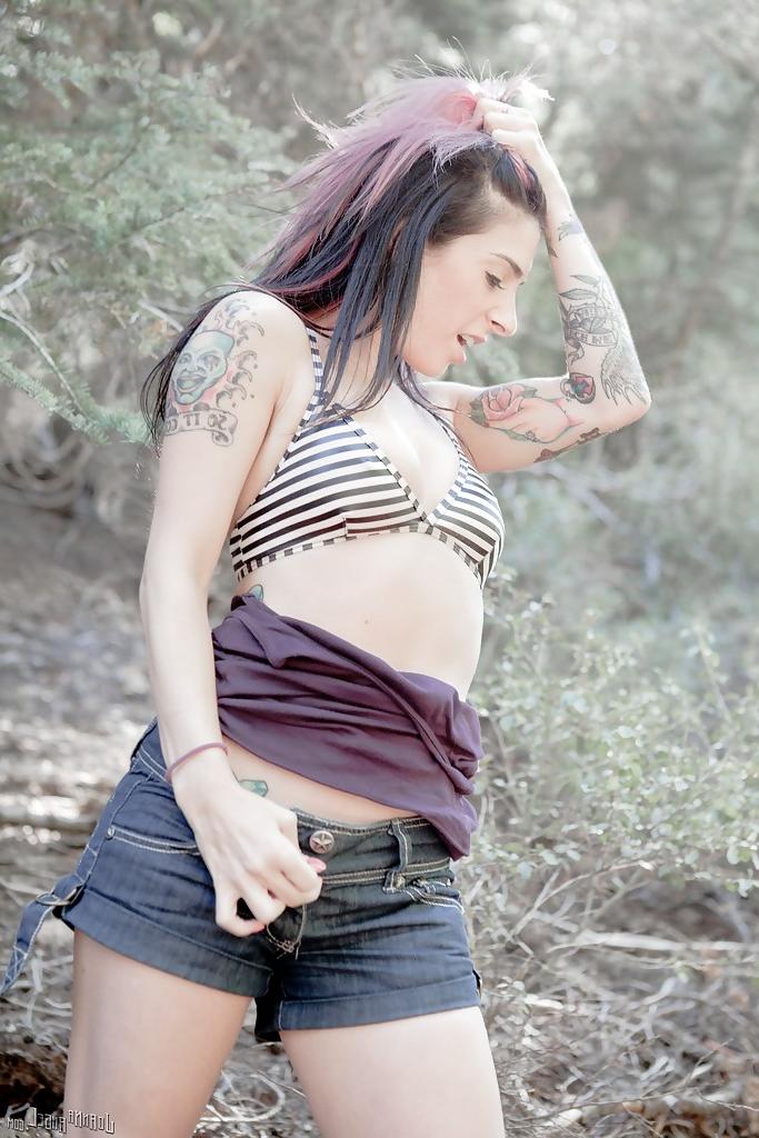 16P Astounding amateur milf Joanna Angel is masturbating outdoor