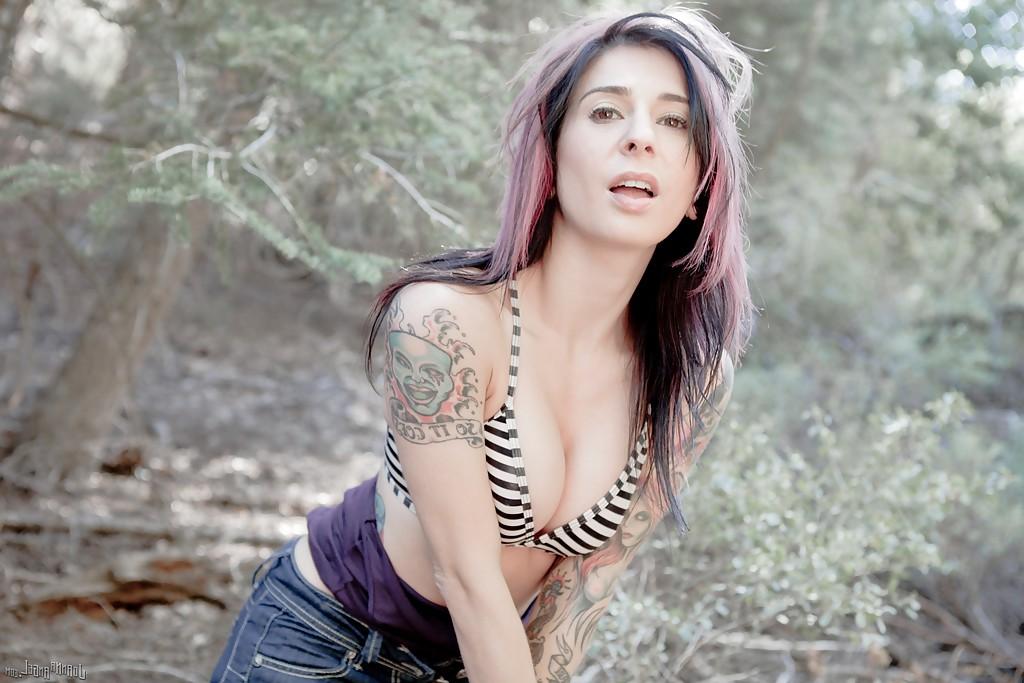 16P Astounding amateur milf Joanna Angel is masturbating outdoor