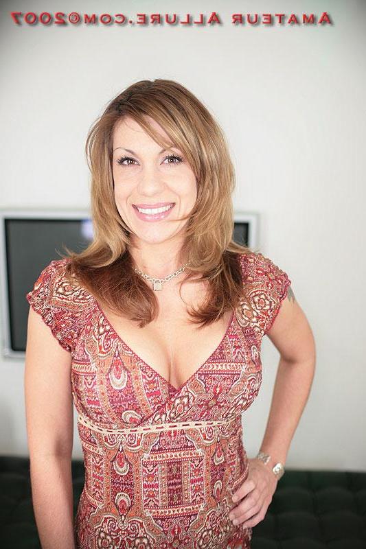 16P Sexy milf cocksucker swallows a big load