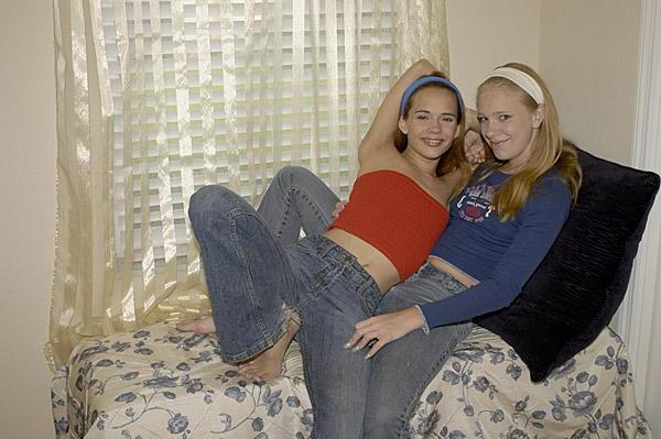 16P Pictures of teen slut Jenny Heart eating pussy