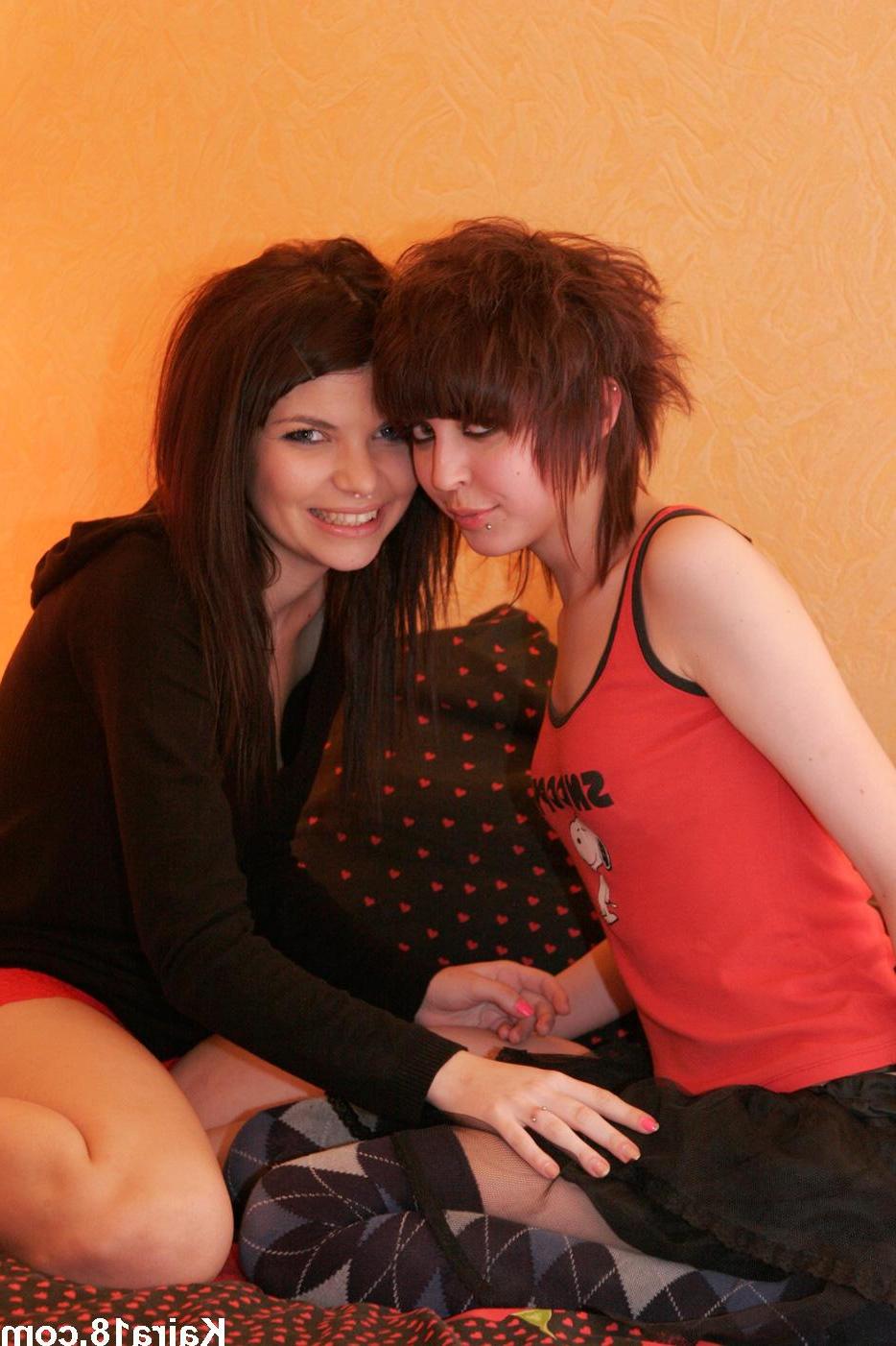 15P Pictures of teen Kaira 18 getting cosy with her girlfriend