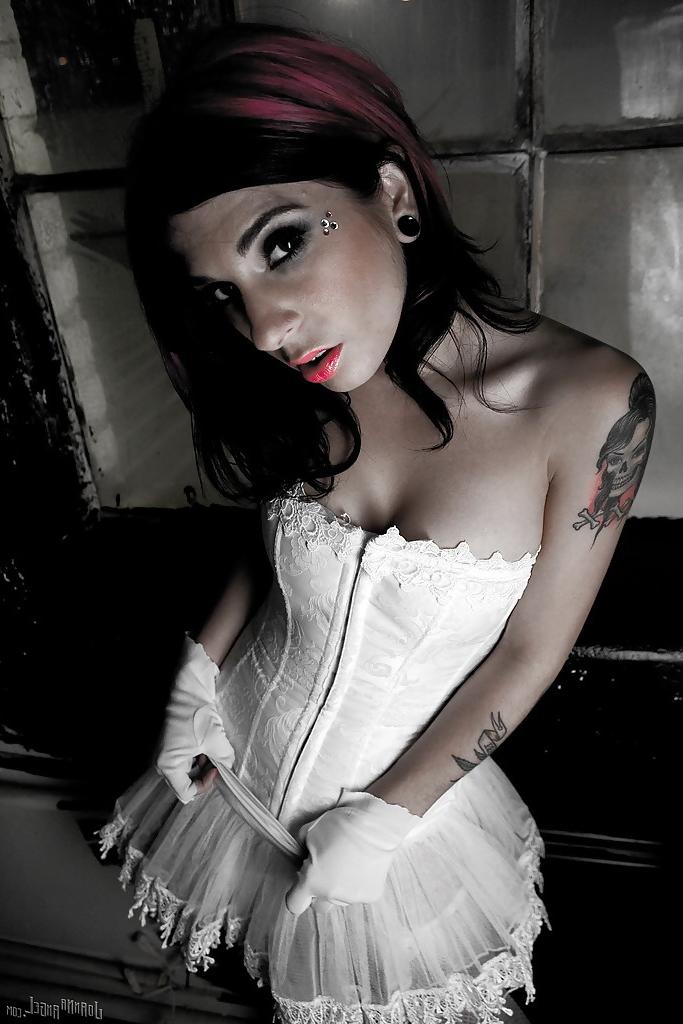 16P Amateur milf babe with sexy tattoos Joanna Angel shows off in lingerie