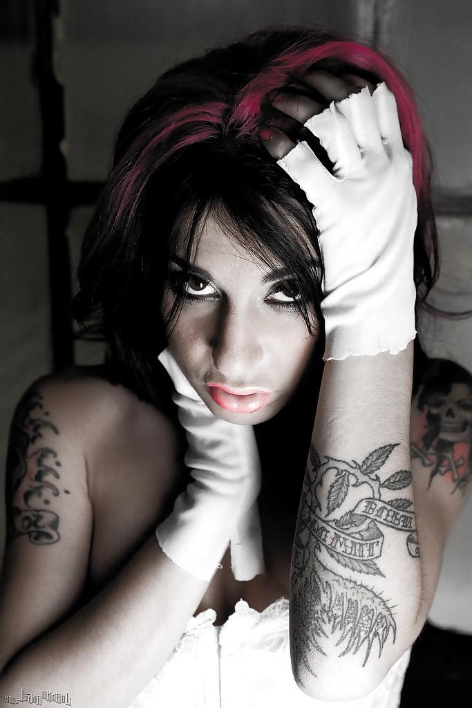 16P Amateur milf babe with sexy tattoos Joanna Angel shows off in lingerie