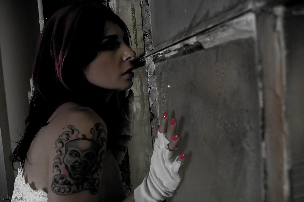 16P Amateur milf babe with sexy tattoos Joanna Angel shows off in lingerie