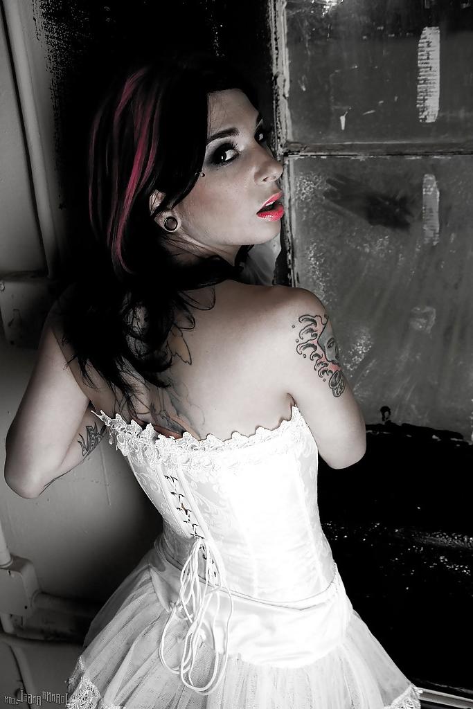 16P Amateur milf babe with sexy tattoos Joanna Angel shows off in lingerie