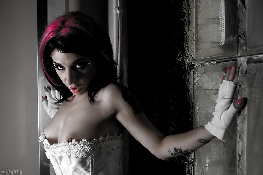 16P Amateur milf babe with sexy tattoos Joanna Angel shows off in lingerie