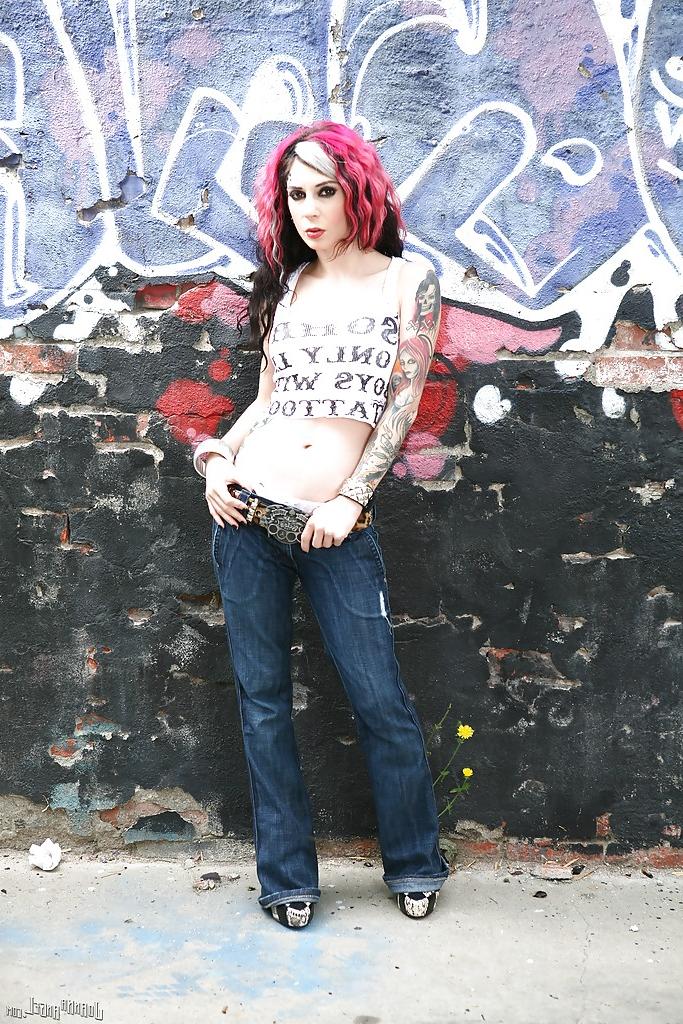 14P Rock-style amateur milf Joanna Angel with tattoos and hot hairstyle