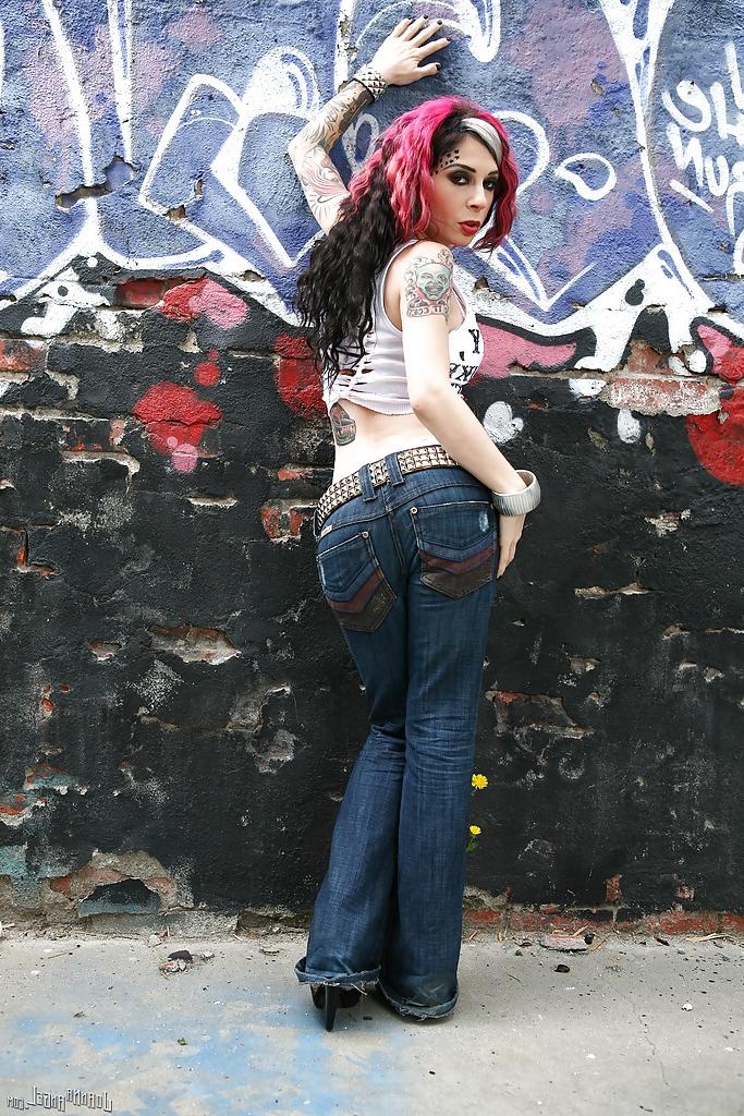 14P Rock-style amateur milf Joanna Angel with tattoos and hot hairstyle