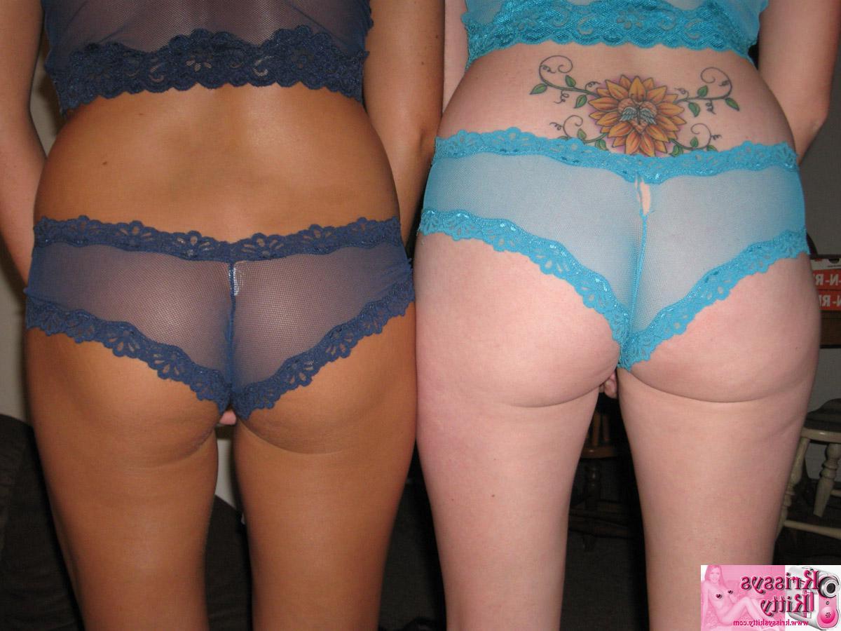 20P Pictures of teen amateur Krissy sharing her kitty with her girlfriend
