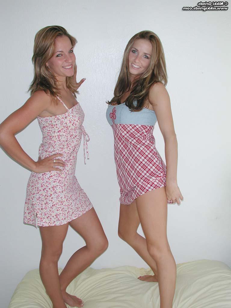 20P Pictures of Taylor and Nikki getting close to each other