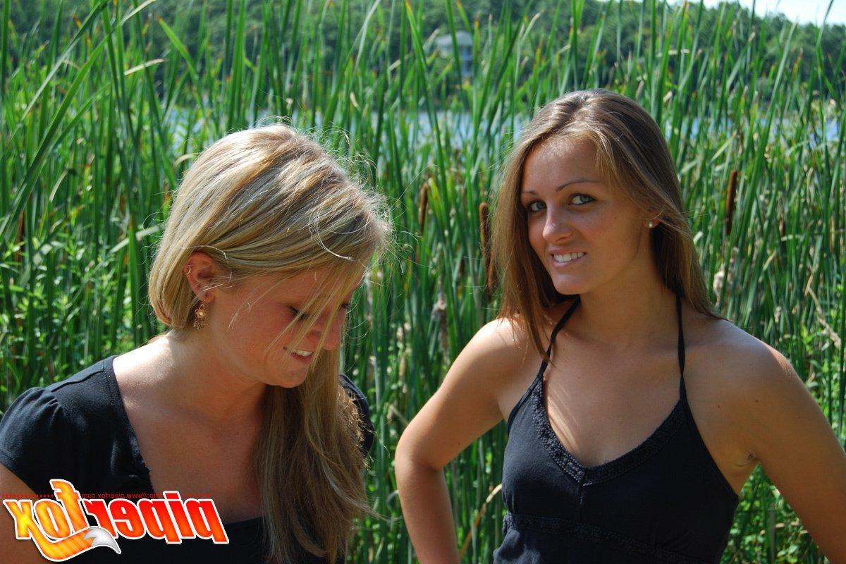 15P Pictures of teen amateur Piper Fox getting naked with her girlfriend
