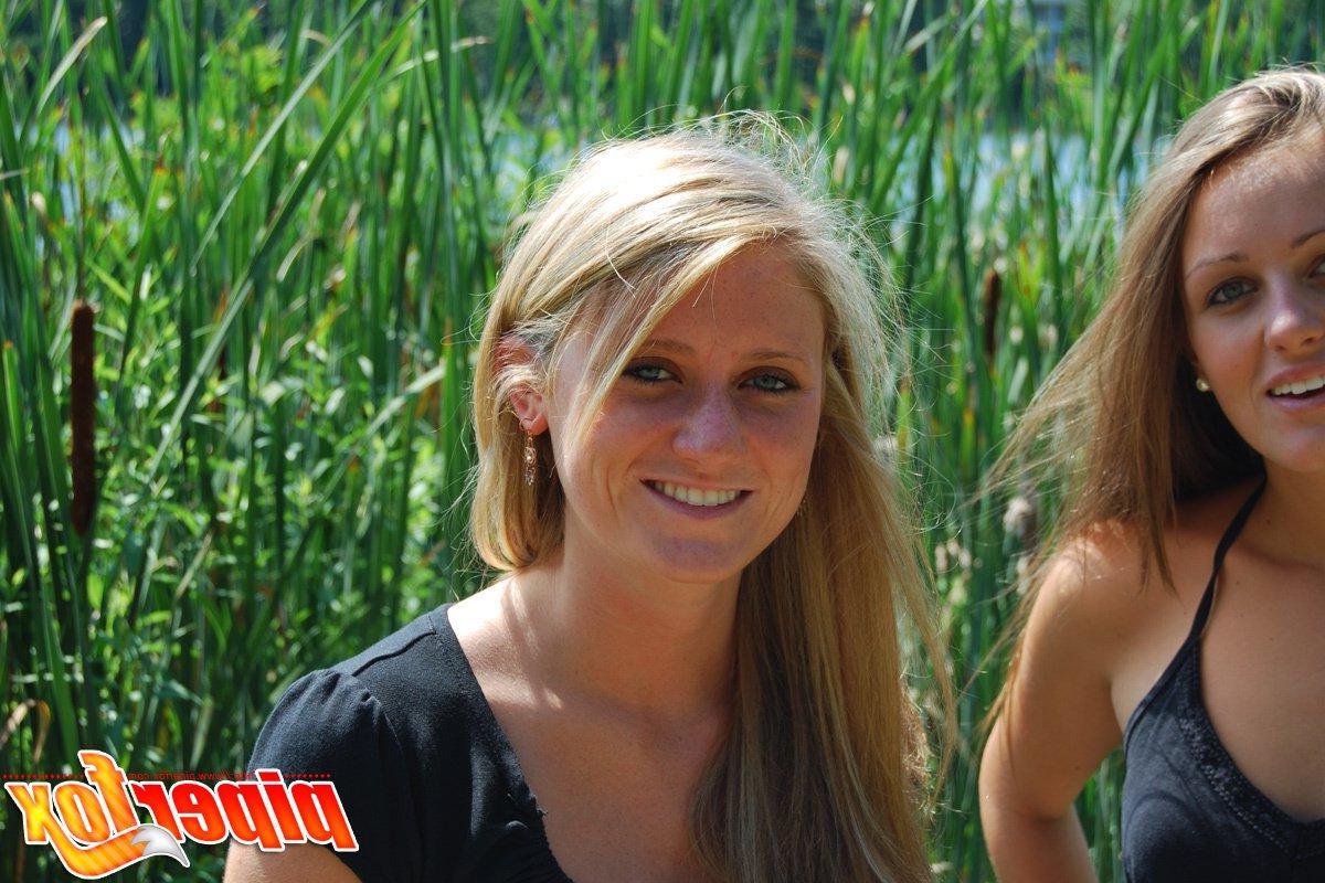 15P Pictures of teen amateur Piper Fox getting naked with her girlfriend