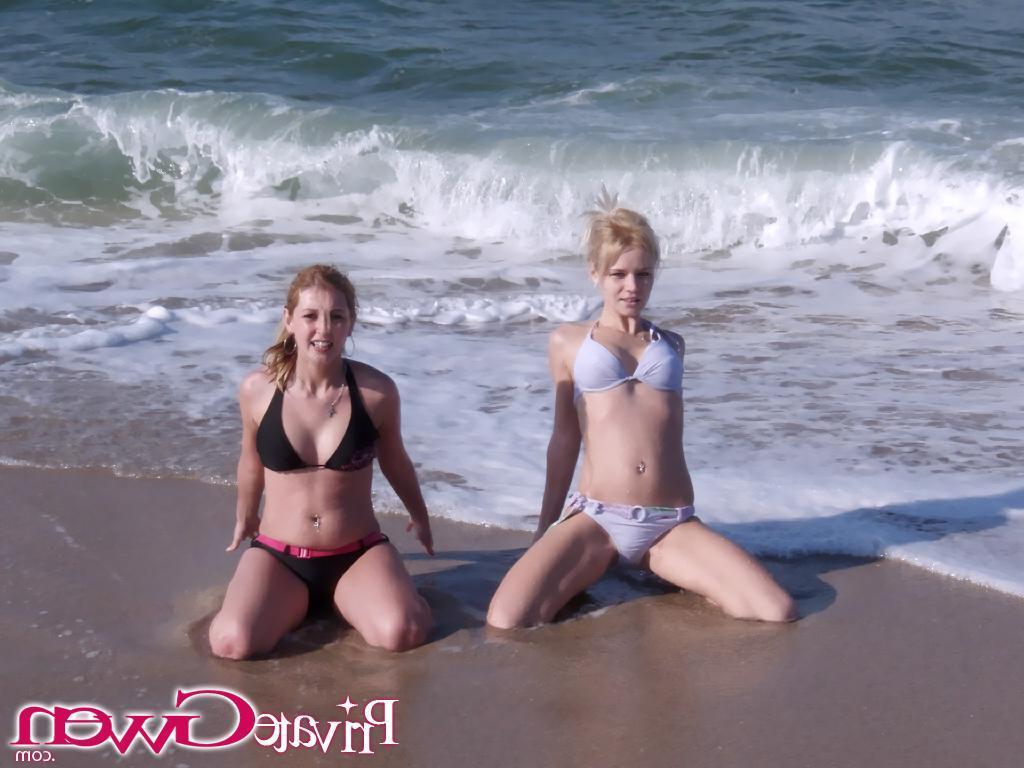 16P Pictures of teen Private Gwen making out with her girlfriend on a beach