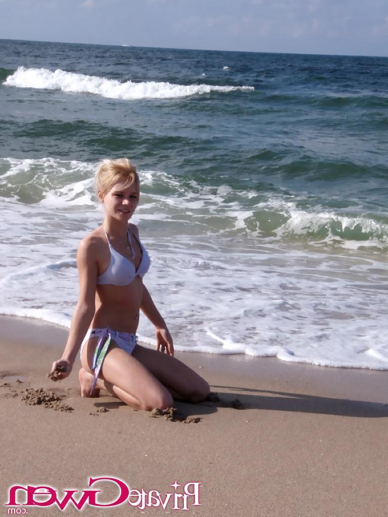 16P Pictures of teen Private Gwen making out with her girlfriend on a beach