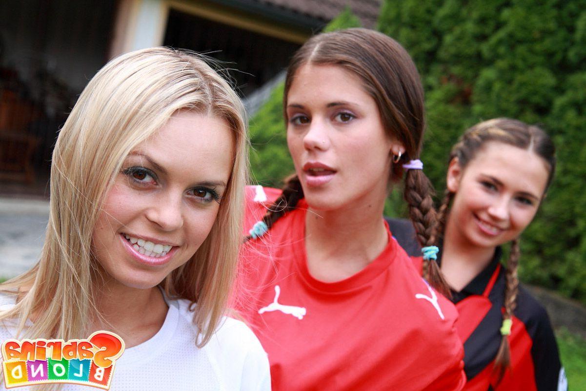 15P Pictures of teen amateur Sabrina Blond enjoying her hot friends by a pool