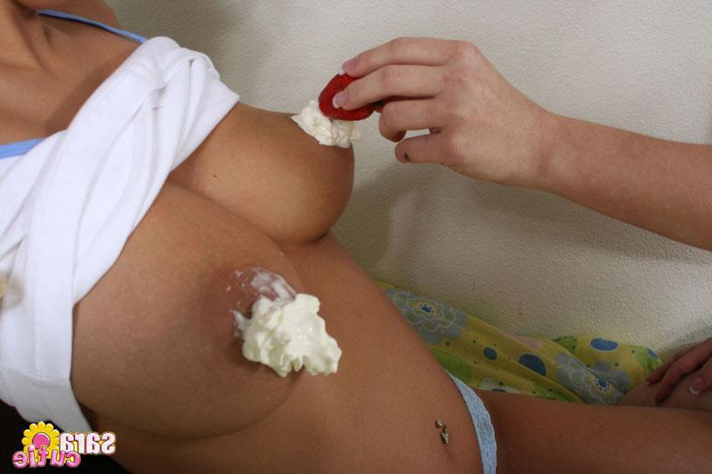 15P Pictures of two hot lesbian teens playing with food