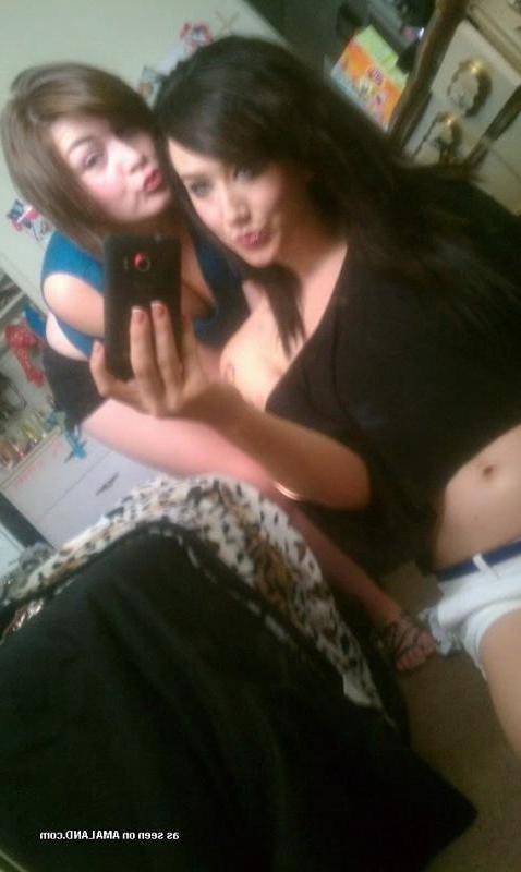 14P Pictures of hot lesbian BFFs posing their hot bodies at home
