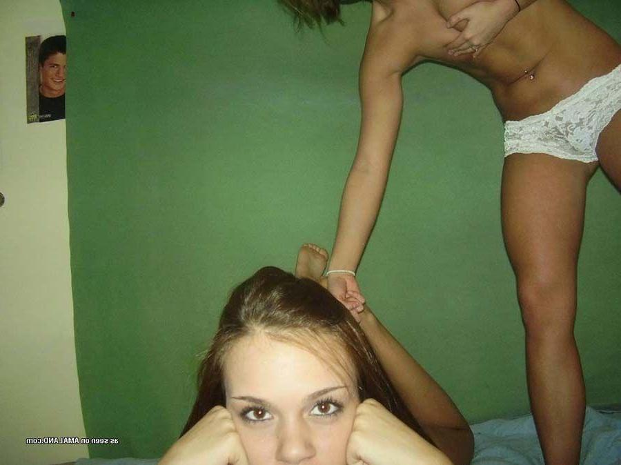 15P Pictures of hot lesbian girls going at it
