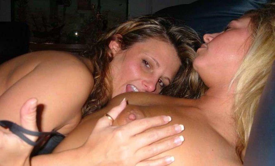 15P Pictures of lesbian girlfriends getting wild