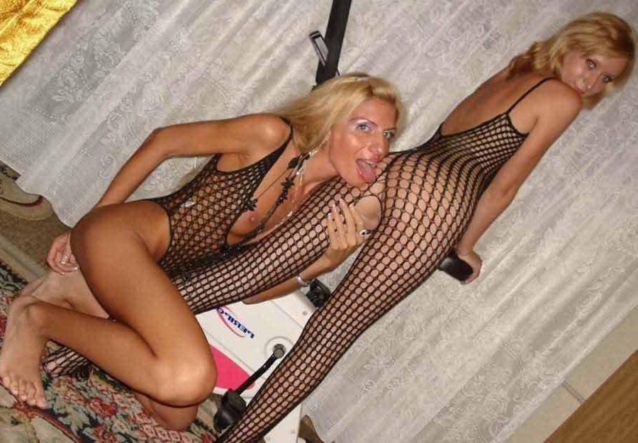 15P Pictures of hot girlfriends going lesbian