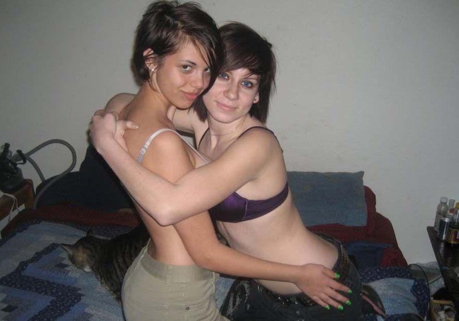 15P Pictures of hot girlfriends going lesbian