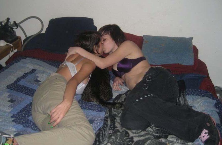 15P Pictures of hot girlfriends going lesbian