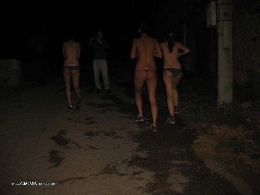 16P Pictures of hot lesbian girlfriends taking their tops off outside