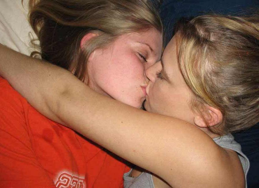 15P Pictures of lesbian girlfriends going at it