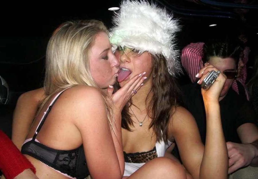 15P Pictures of lesbian girlfriends going at it