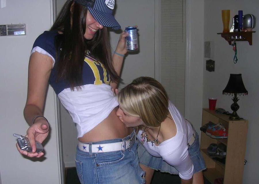 15P Pictures of hot teen girls going lesbian