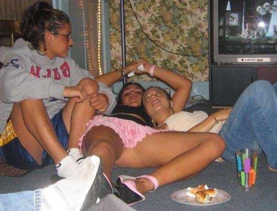 15P Pictures of hot teen girls going lesbian