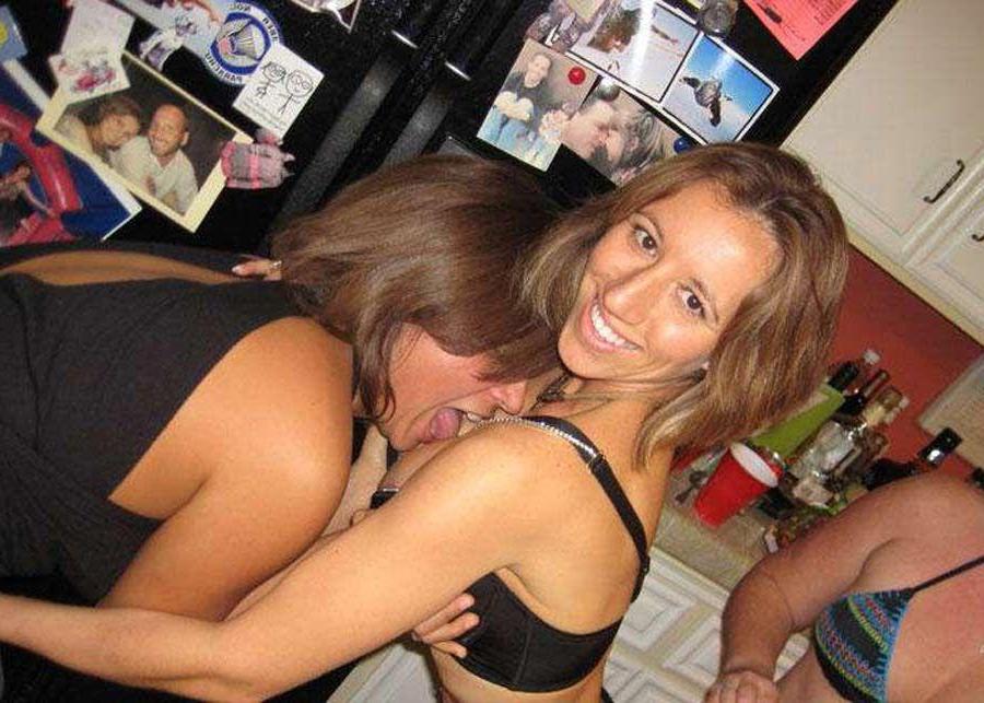 15P Pictures of hot teen girls going lesbian