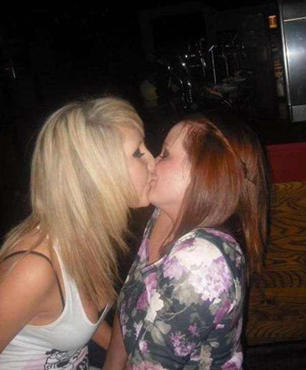 16P Pictures of hot lesbian girlfriends fucking each other