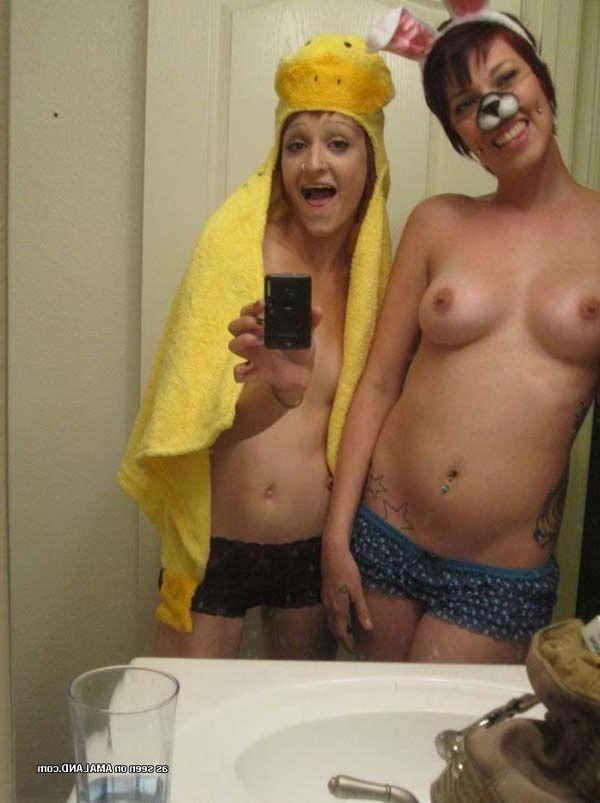 15P Pictures of hot lesbian girlfriends taking pics of themselves