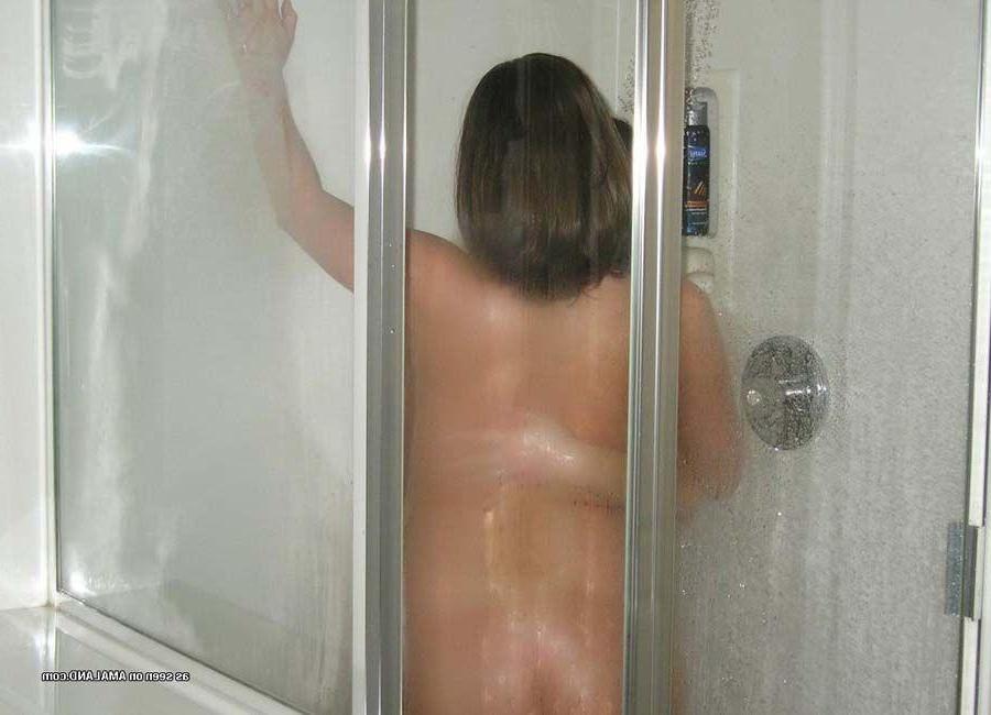 16P Pictures of lesbian girlfriends showering together